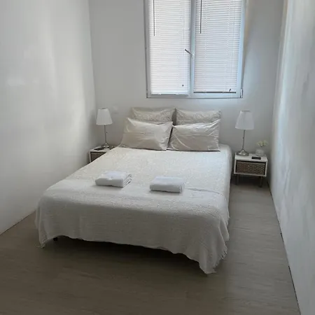 Location De Privee Dans Securisee Privee,parking Gratuit , 1 Minute Du Tramway, A 9 Minute Du Centre Ville, Accessible A Plusieurs Transports Alloggio in famiglia